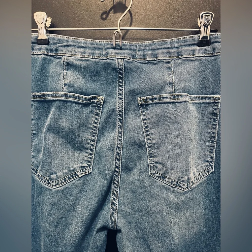 Free People High-Waisted Stretch Flare Jeans… - Picture 6 of 9